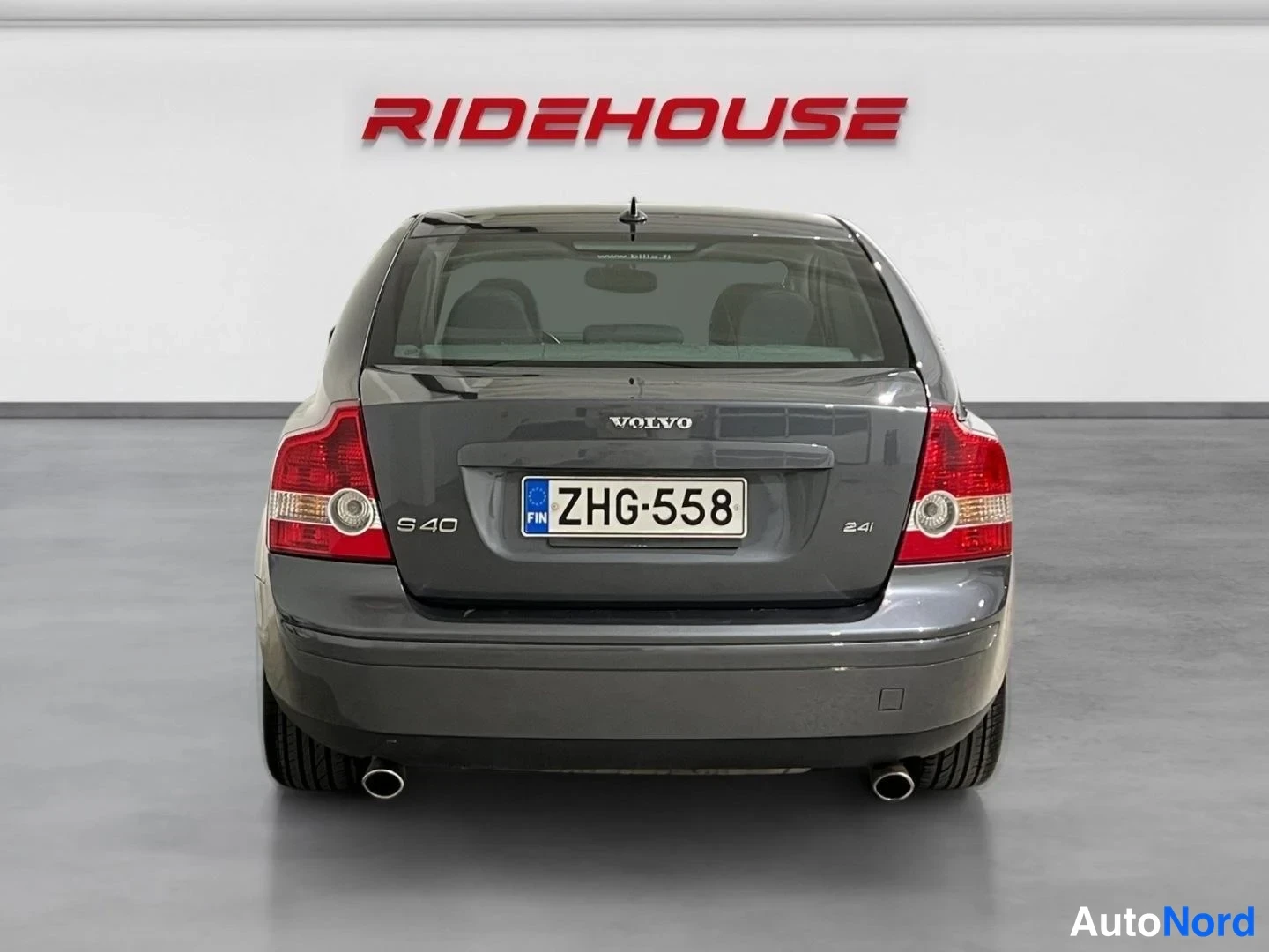 Harmaa Volvo S40 2004, takaa, kuva 8