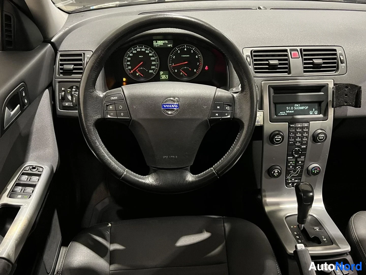 Harmaa Volvo S40 2004, yksityiskohta, kuva 13