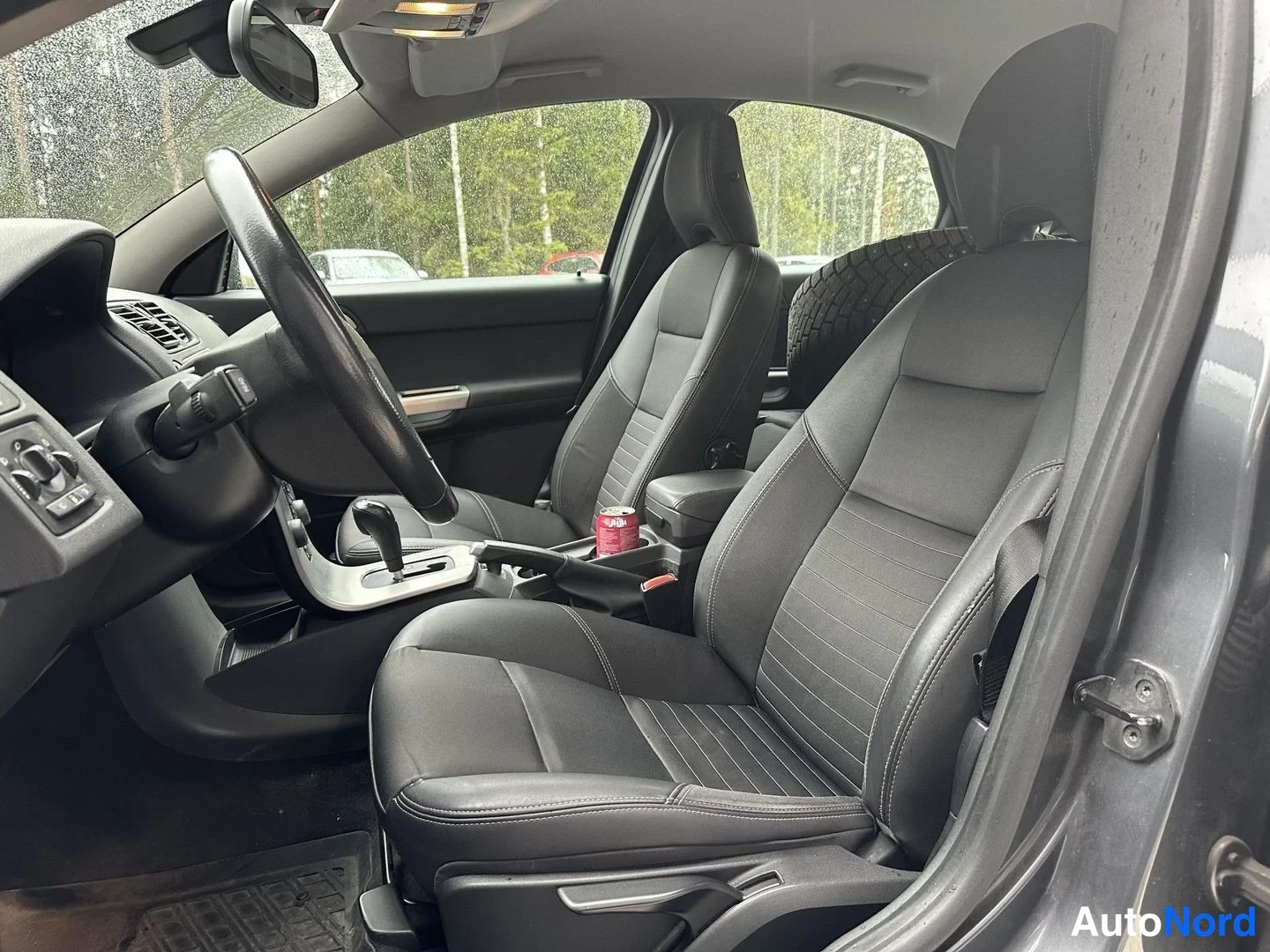 Harmaa Volvo S40 2004, etuistuimet, kuva 4