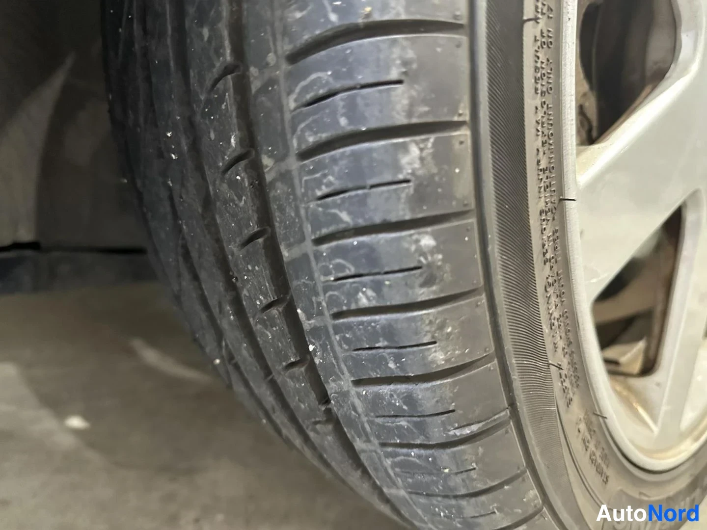 Harmaa Volvo S40 2004, yksityiskohta, kuva 9