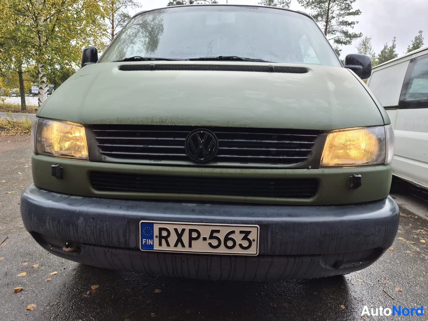 Vihreä Volkswagen Caravelle 2003, edestä, kuva 4