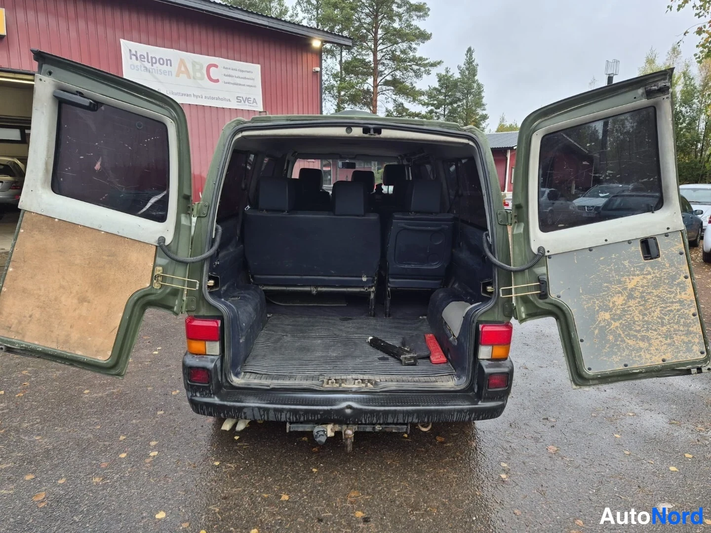 Vihreä Volkswagen Caravelle 2003, takaa, kuva 10