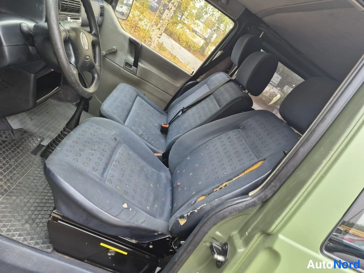 Vihreä Volkswagen Caravelle 2003, etuistuimet, kuva 14