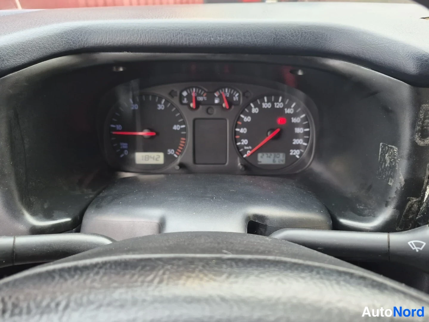 Vihreä Volkswagen Caravelle 2003, yksityiskohta, kuva 23