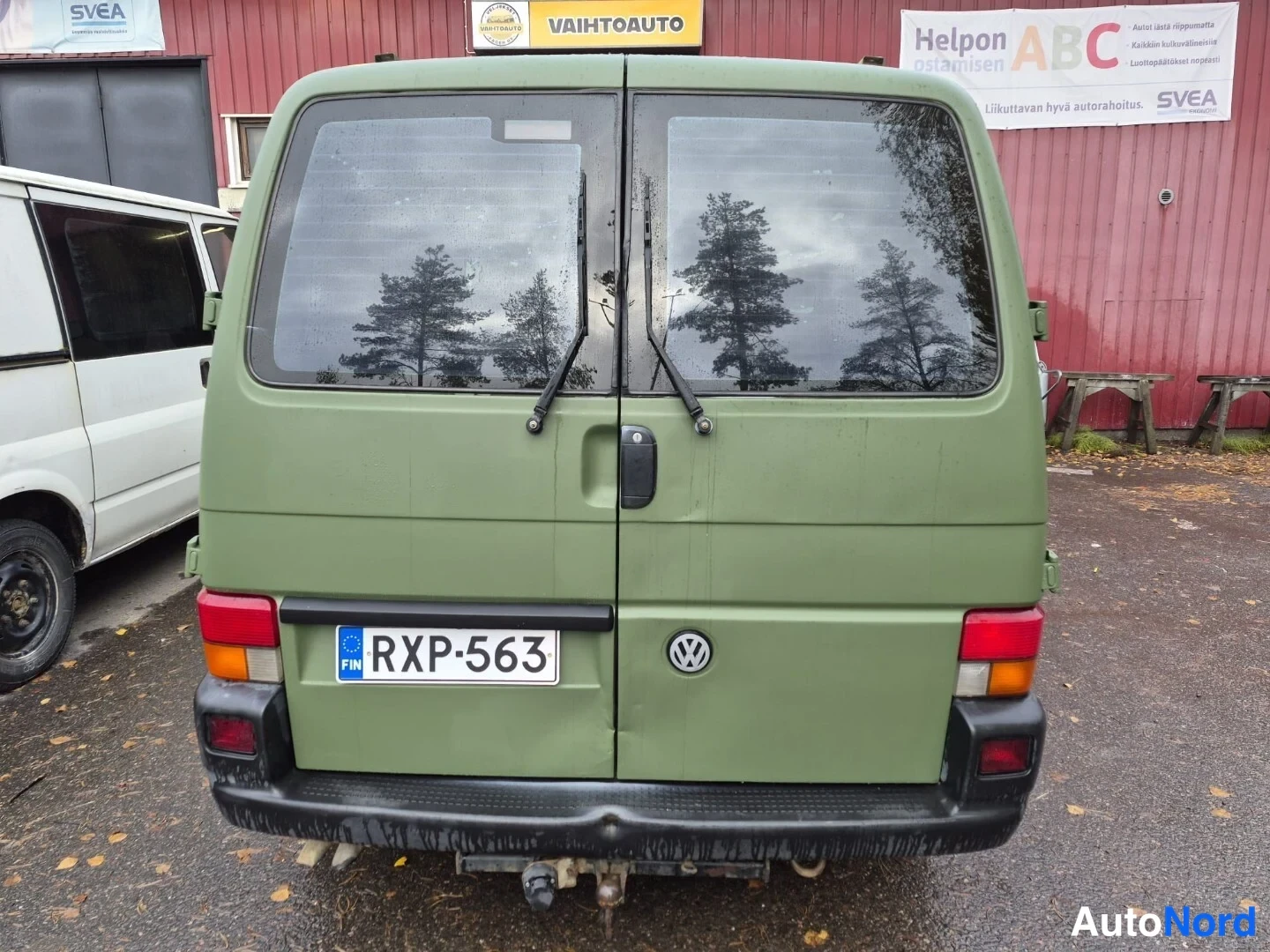 Vihreä Volkswagen Caravelle 2003, takaa, kuva 9