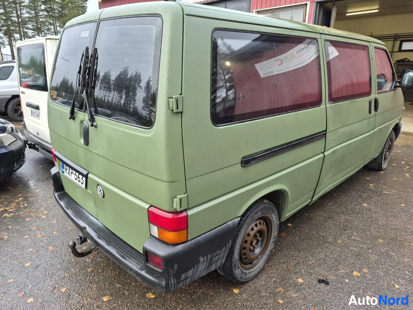 Vihreä Volkswagen Caravelle 2003, takaviisto, kuva 6