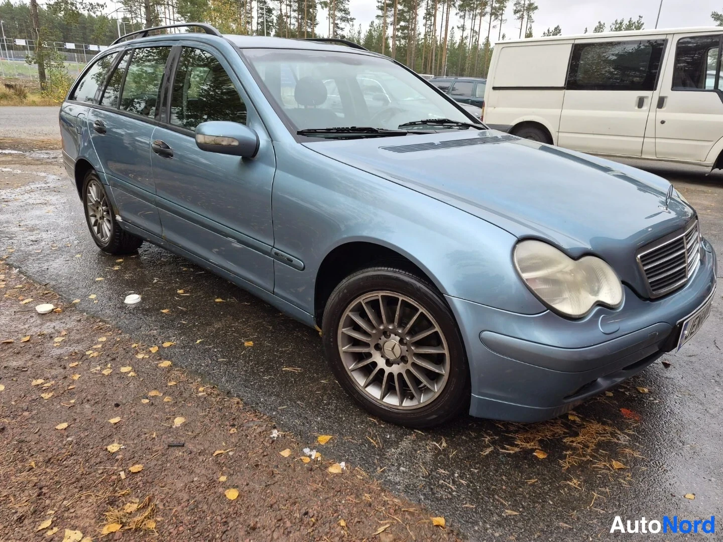 Sininen Mercedes-Benz C 200 CDI 2002, etuviisto, keula oikealle, kuva 2