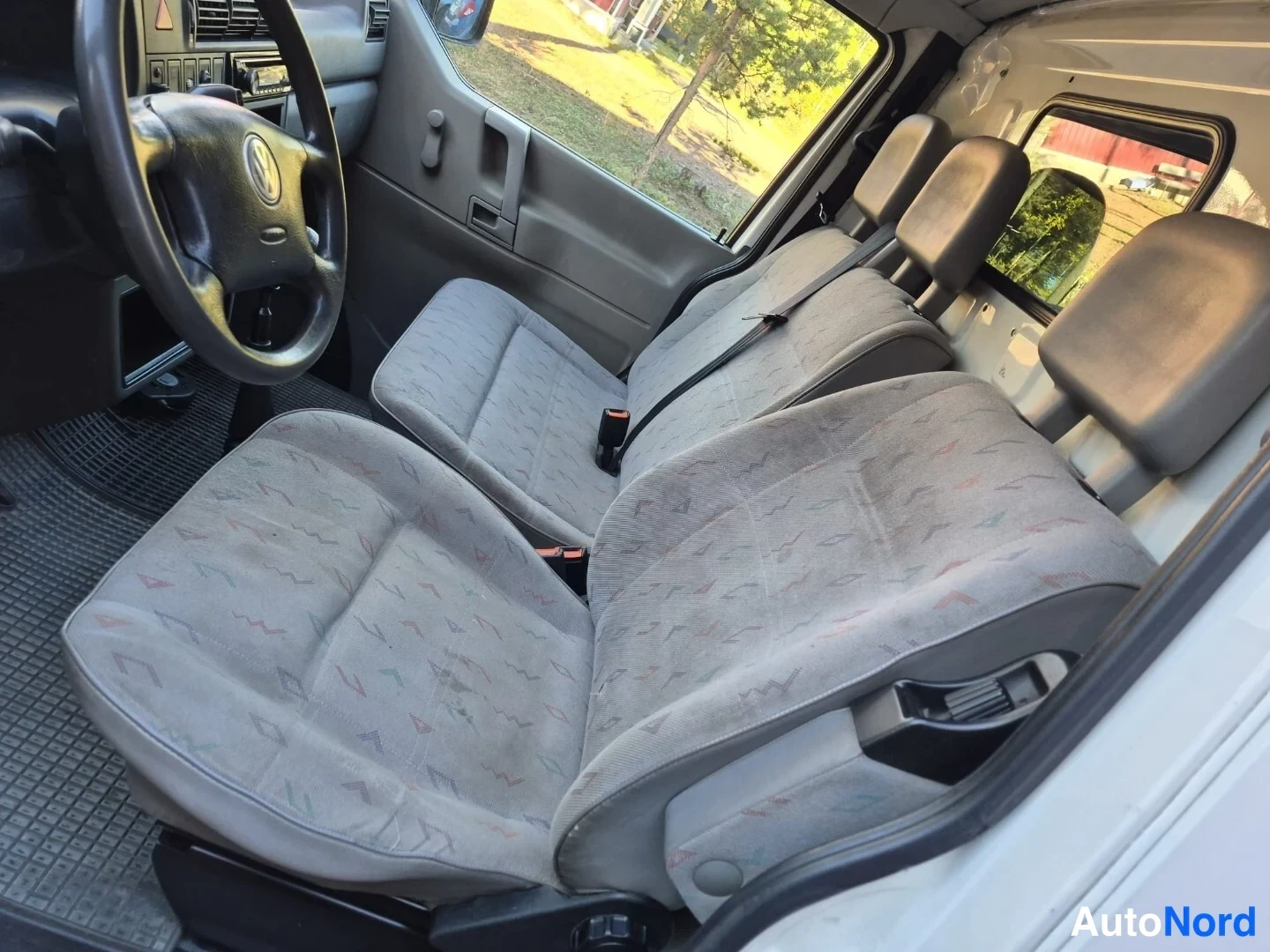 Valkoinen Volkswagen Transporter 2003, etuistuimet, kuva 18