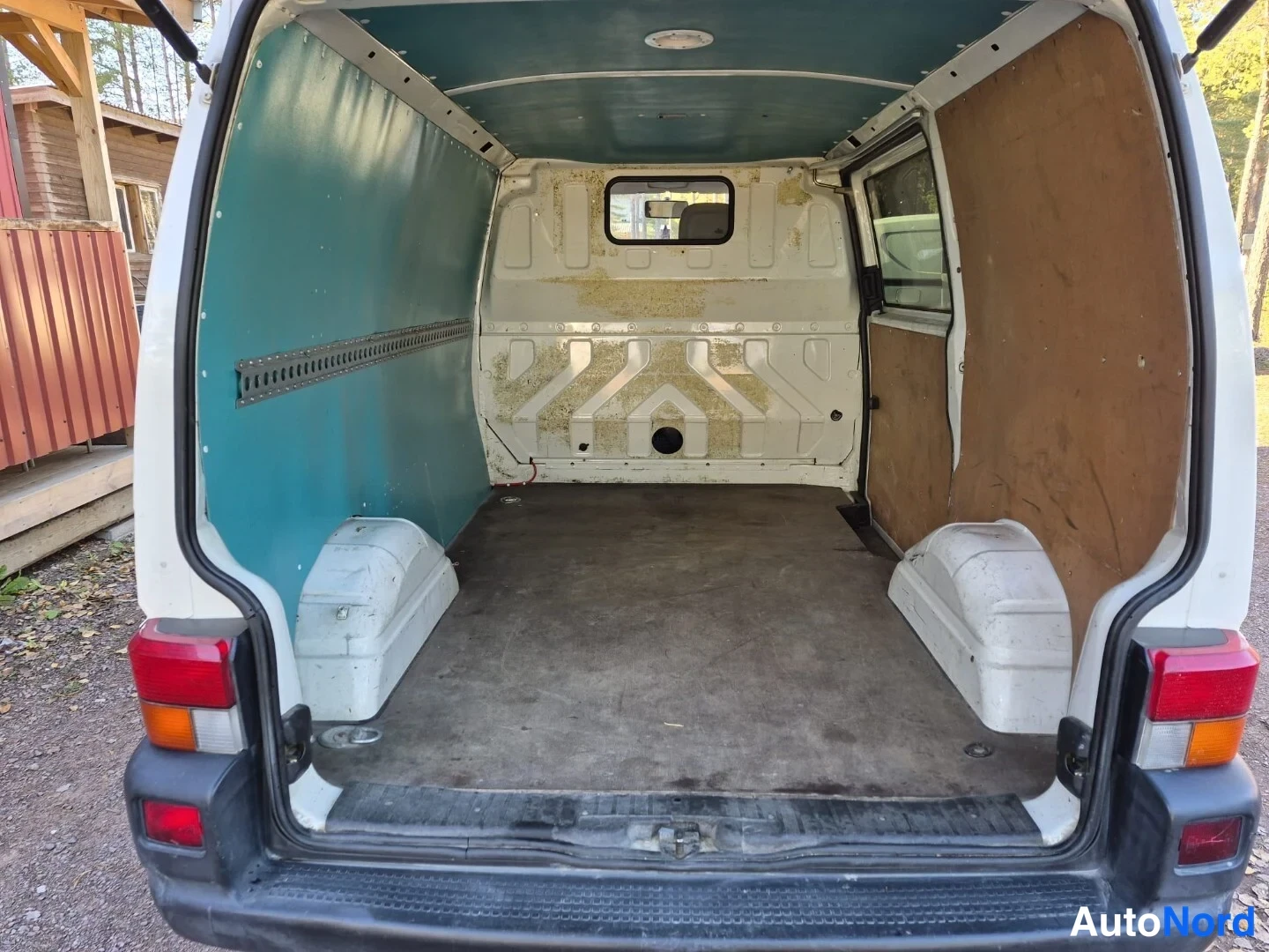 Valkoinen Volkswagen Transporter 2003, tavaratila, kuva 19