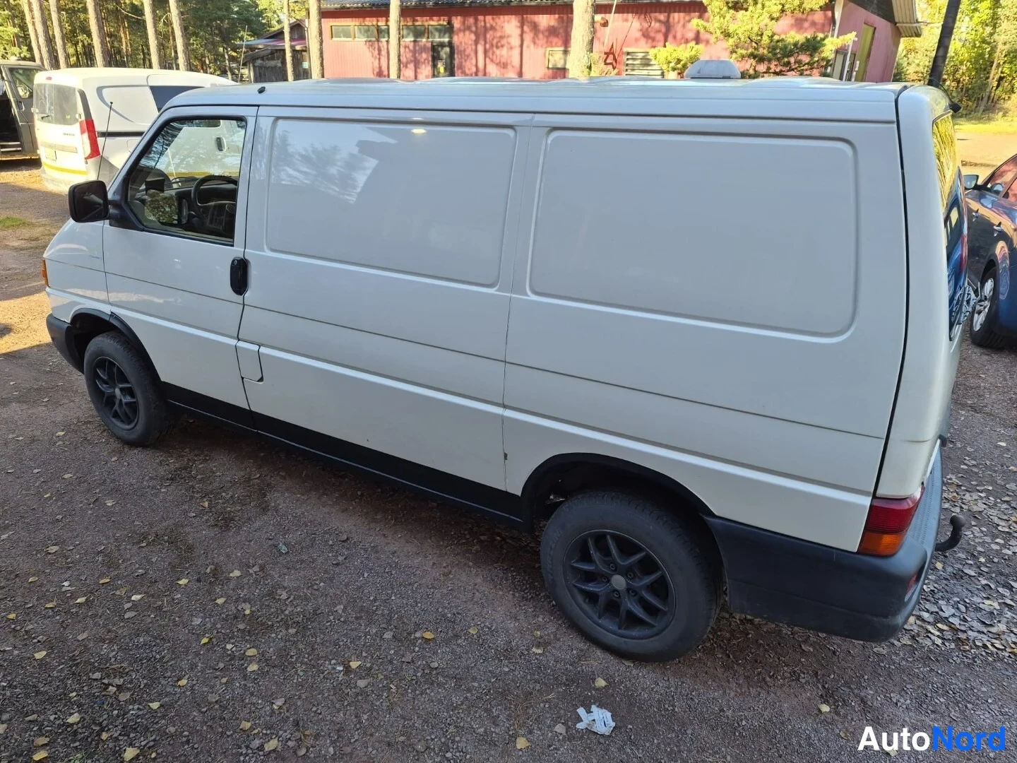 Valkoinen Volkswagen Transporter 2003, takaviisto, kuva 9