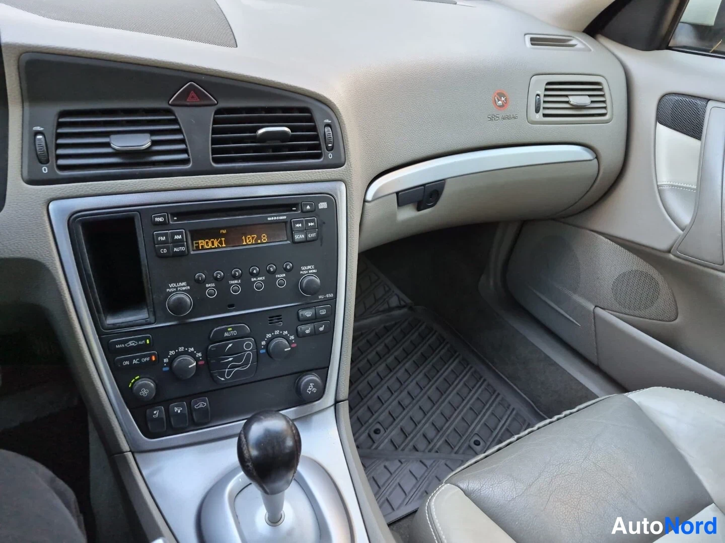 Beige Volvo S60 2006, ohjaamo, kuva 11