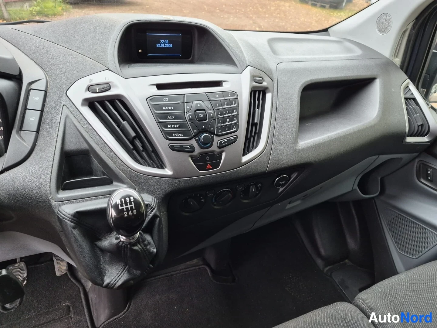 Sininen Ford Transit Custom 2013, ohjaamo, kuva 9