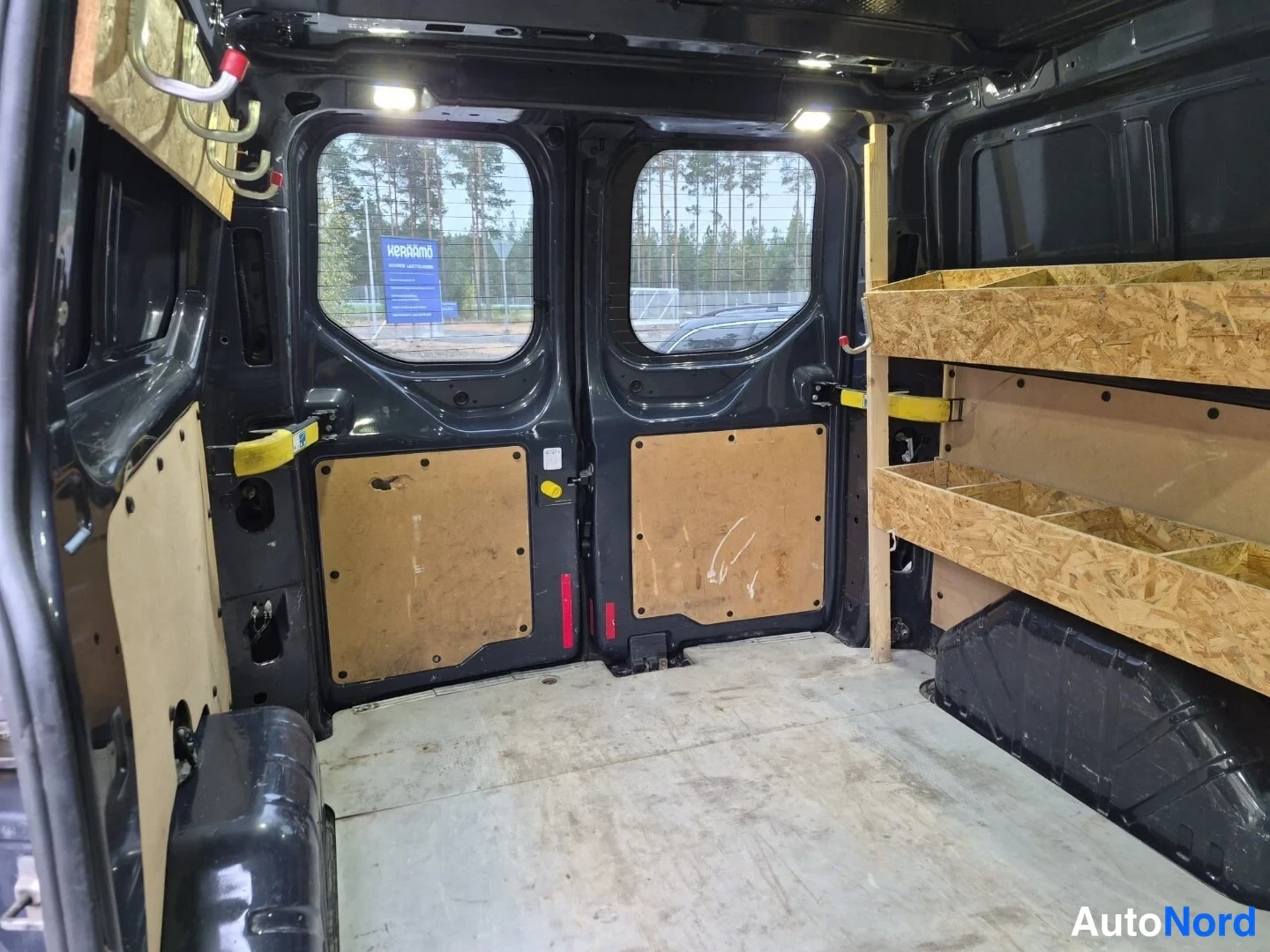 Sininen Ford Transit Custom 2013, tavaratila, kuva 16