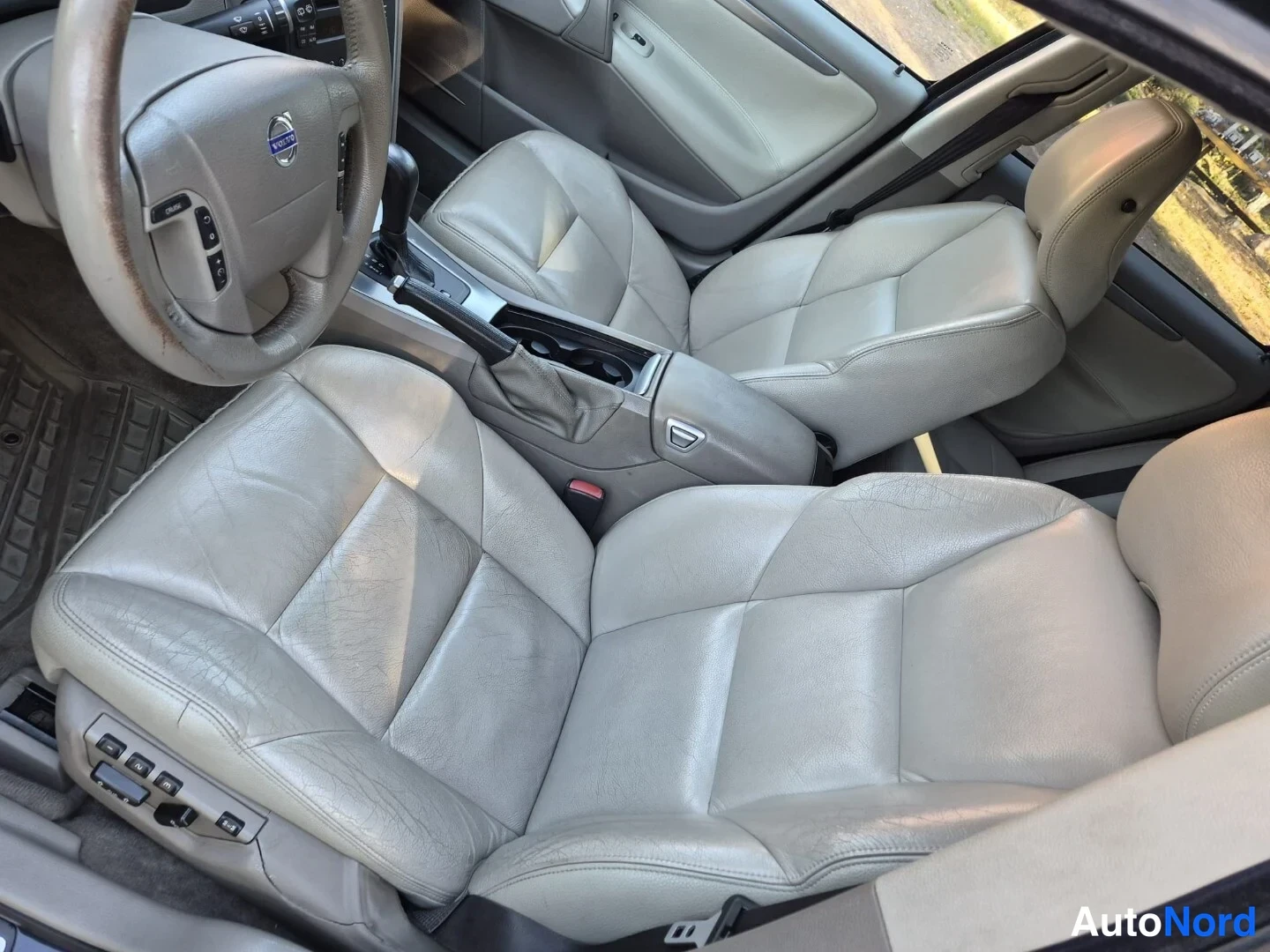 Sininen Volvo V70 2008, etuistuimet, kuva 14