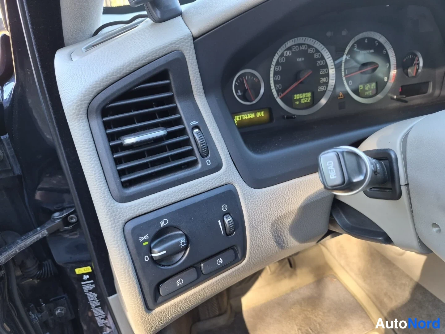 Sininen Volvo V70 2008, yksityiskohta, kuva 21