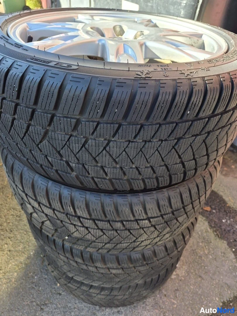 Sininen Volvo V70 2008, yksityiskohta, kuva 32