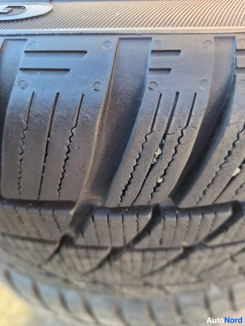 Sininen Volvo V70 2008, yksityiskohta, kuva 29
