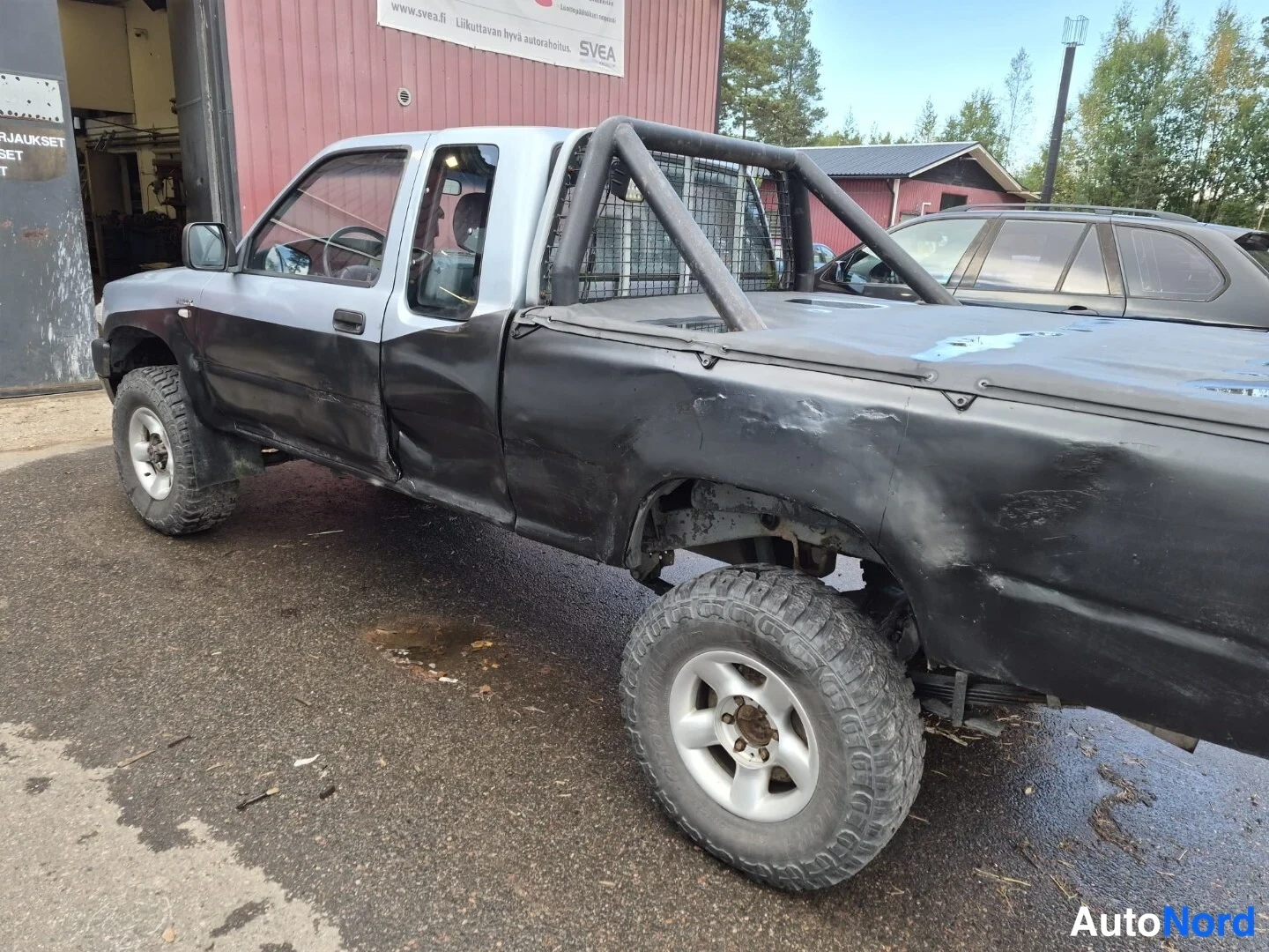 Sininen Toyota Hilux 1990, etuviisto, keula vasemmalle, kuva 4