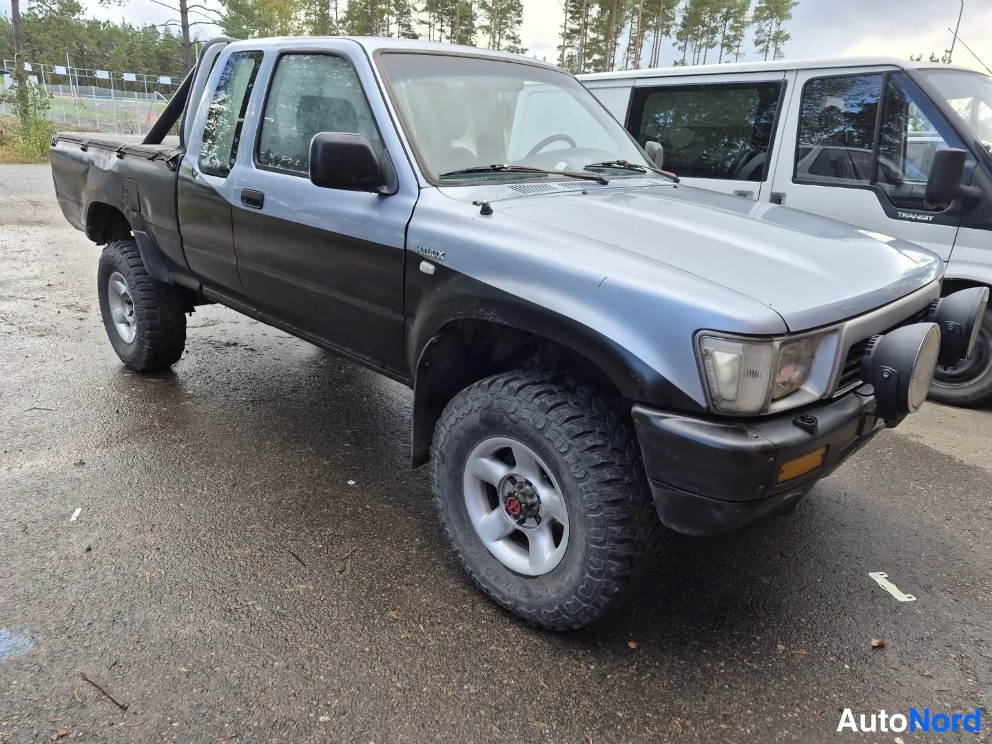 Sininen Toyota Hilux 1990, etuviisto, keula oikealle, kuva 6