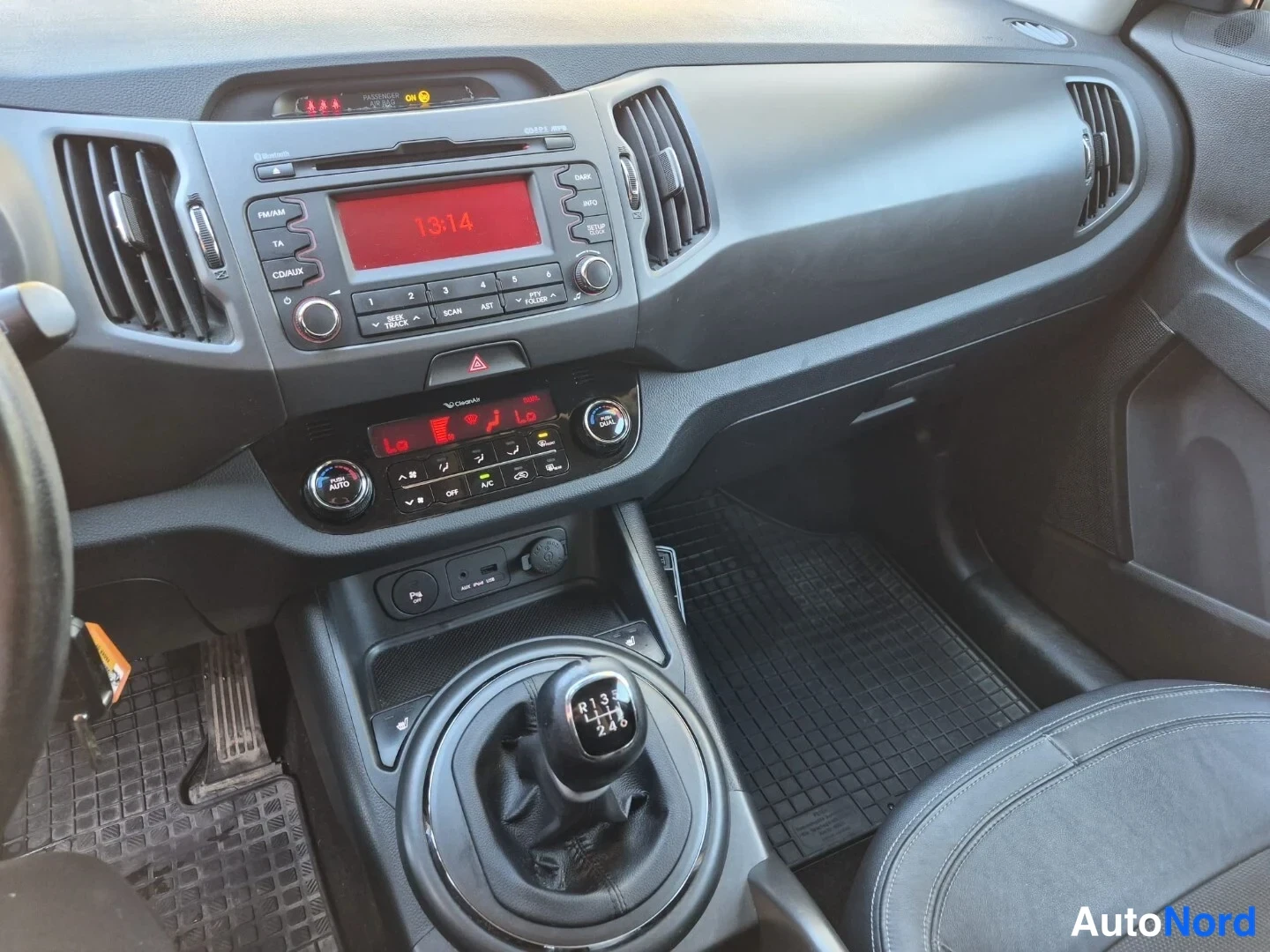 Musta Kia Sportage 2012, ohjaamo, kuva 13