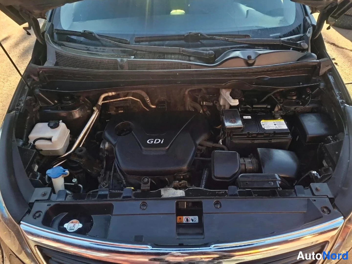 Musta Kia Sportage 2012, moottoritila, kuva 18