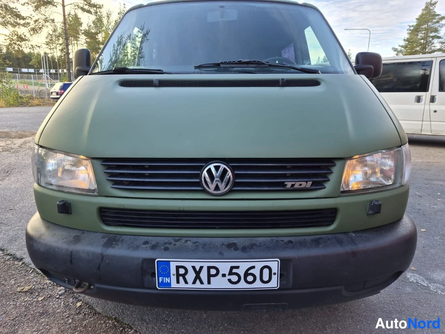 Vihreä Volkswagen Caravelle 2003, edestä, kuva 5