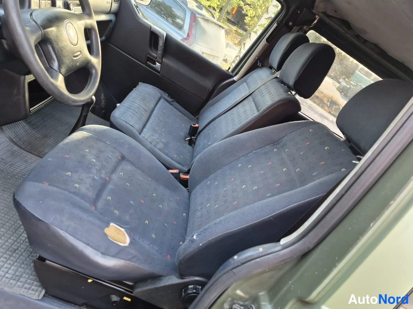 Vihreä Volkswagen Caravelle 2003, etuistuimet, kuva 17