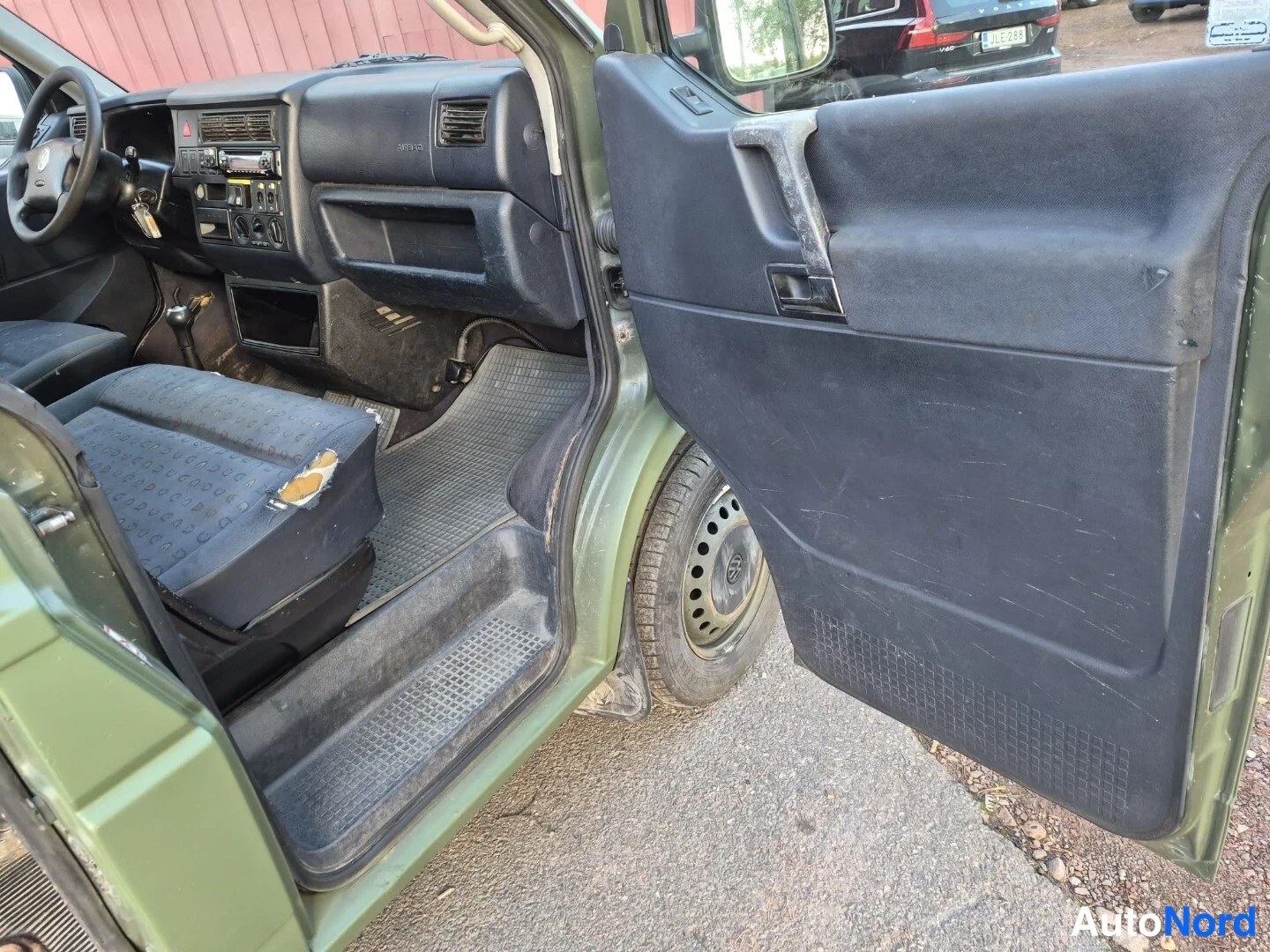 Vihreä Volkswagen Caravelle 2003, ohjaamo, kuva 16