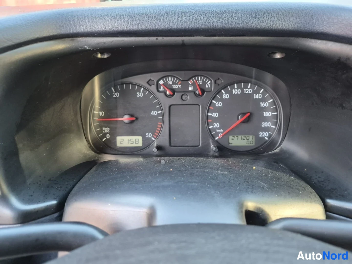 Vihreä Volkswagen Caravelle 2003, yksityiskohta, kuva 27