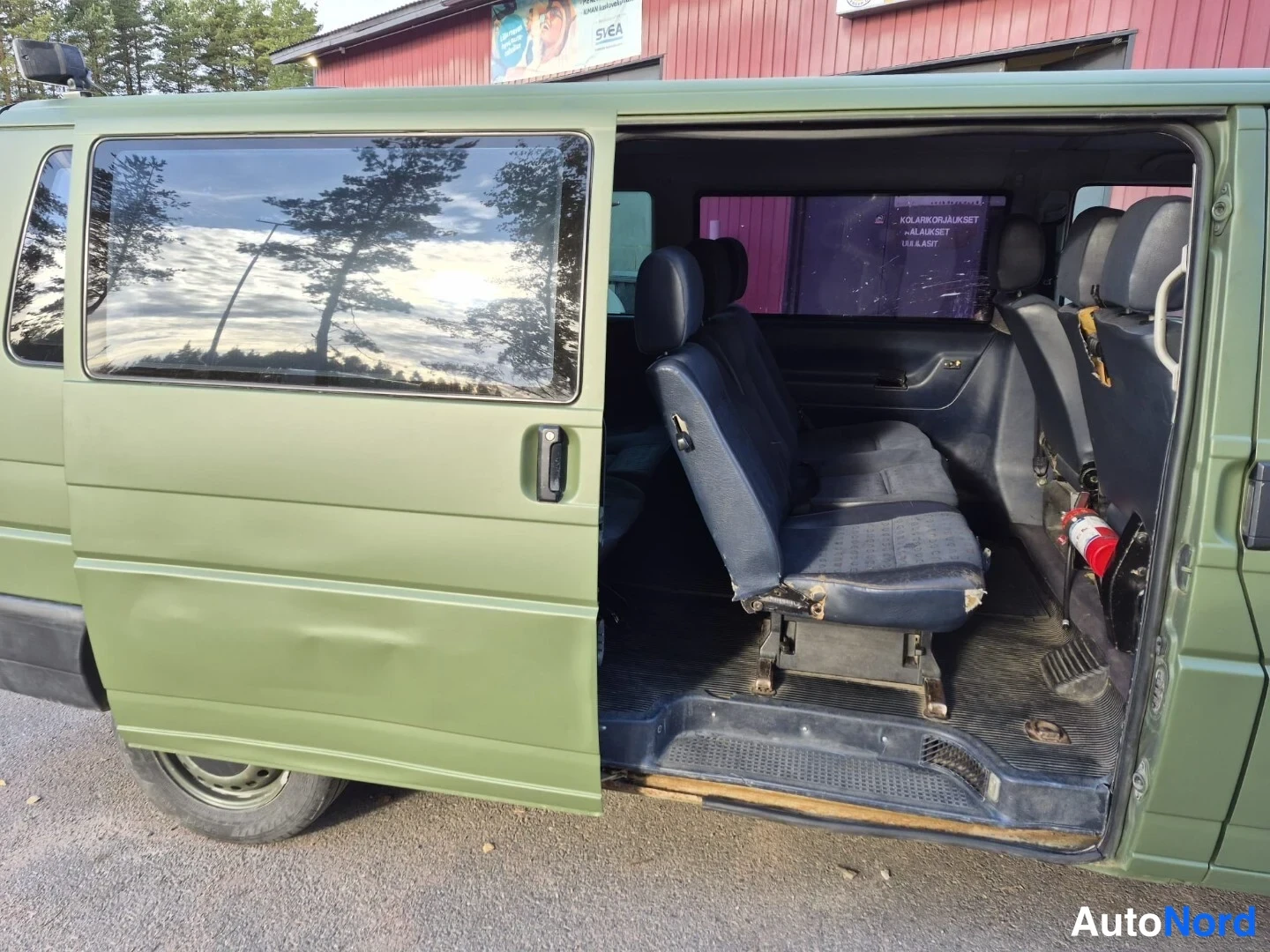 Vihreä Volkswagen Caravelle 2003, sivulta, kuva 6