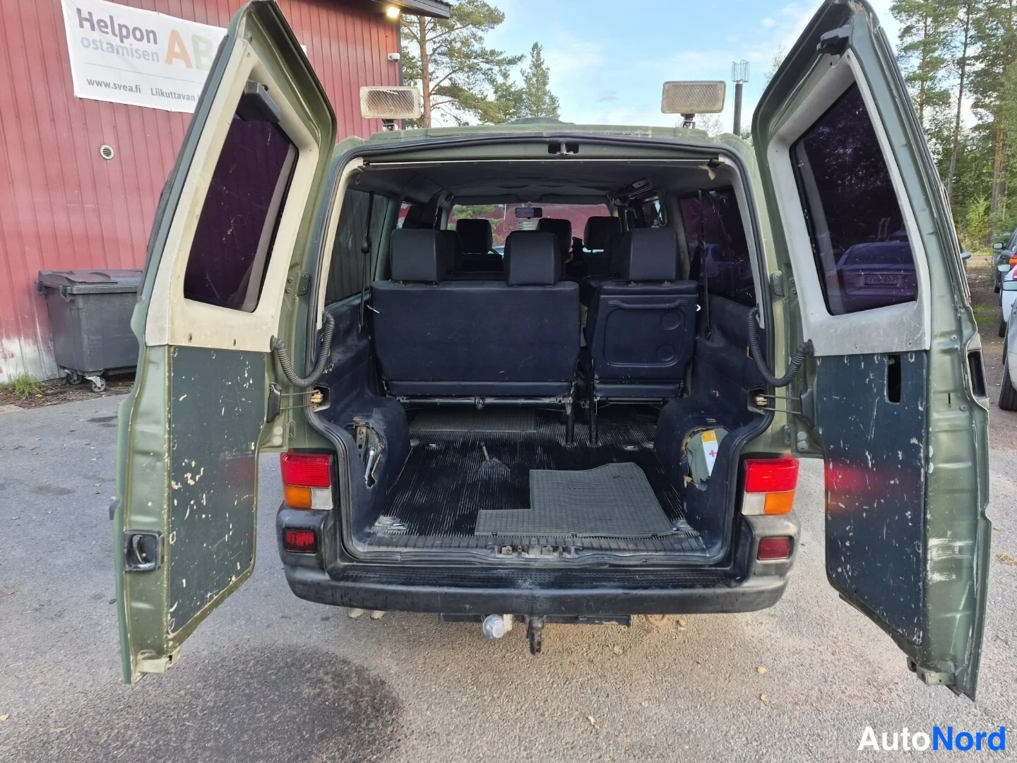 Vihreä Volkswagen Caravelle 2003, takaa, kuva 10