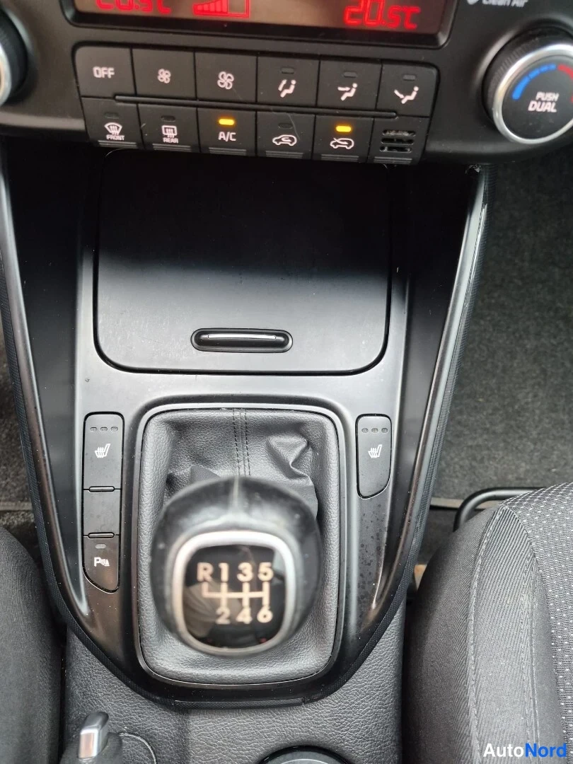 Harmaa Kia Carens 2015, yksityiskohta, kuva 27