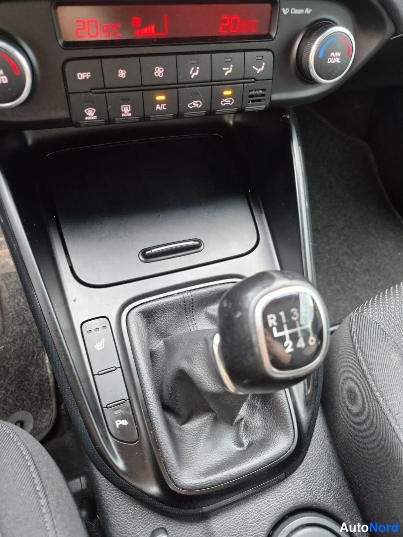 Harmaa Kia Carens 2015, yksityiskohta, kuva 28