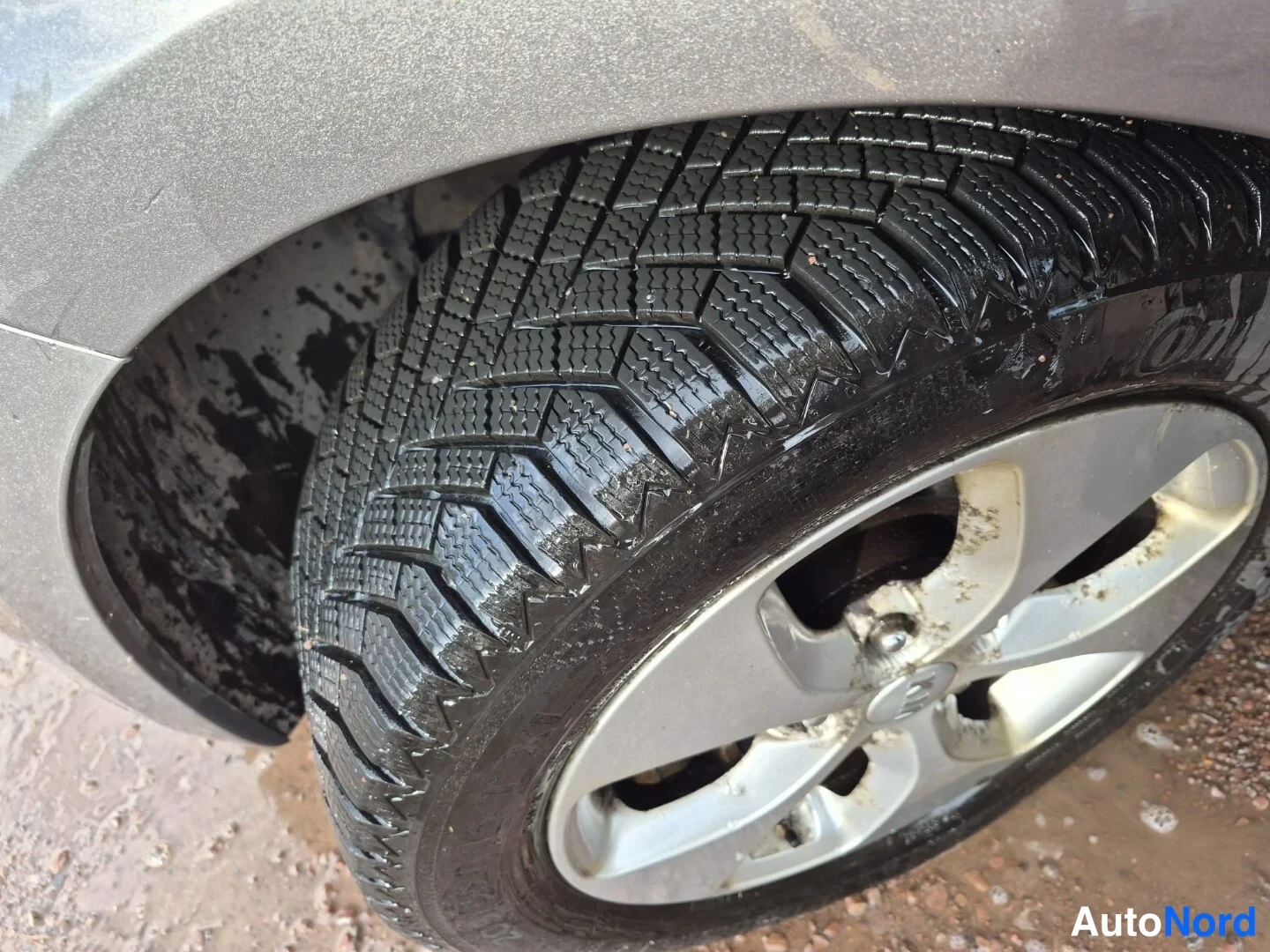 Harmaa Kia Carens 2015, yksityiskohta, kuva 31