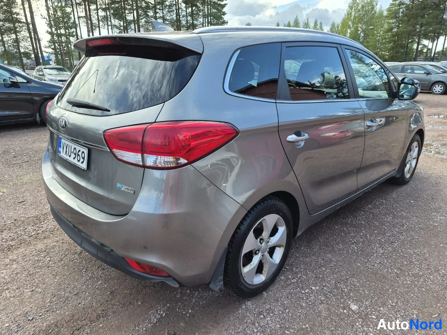 Harmaa Kia Carens 2015, takaviisto, kuva 6