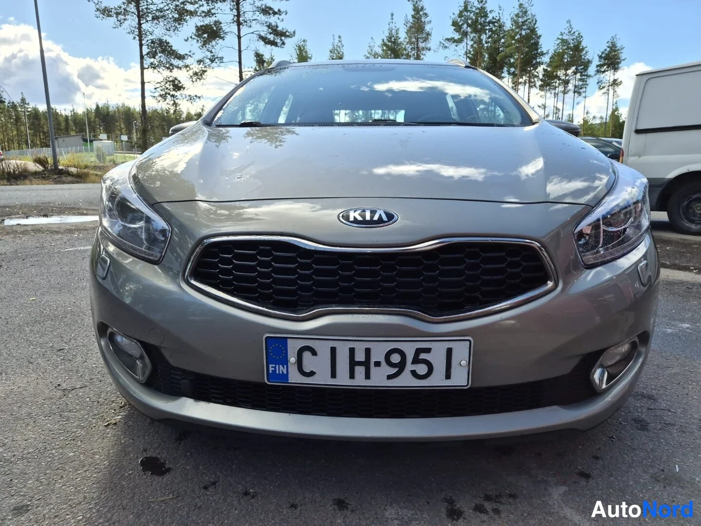 Beige Kia Ceed 2012, edestä, kuva 5