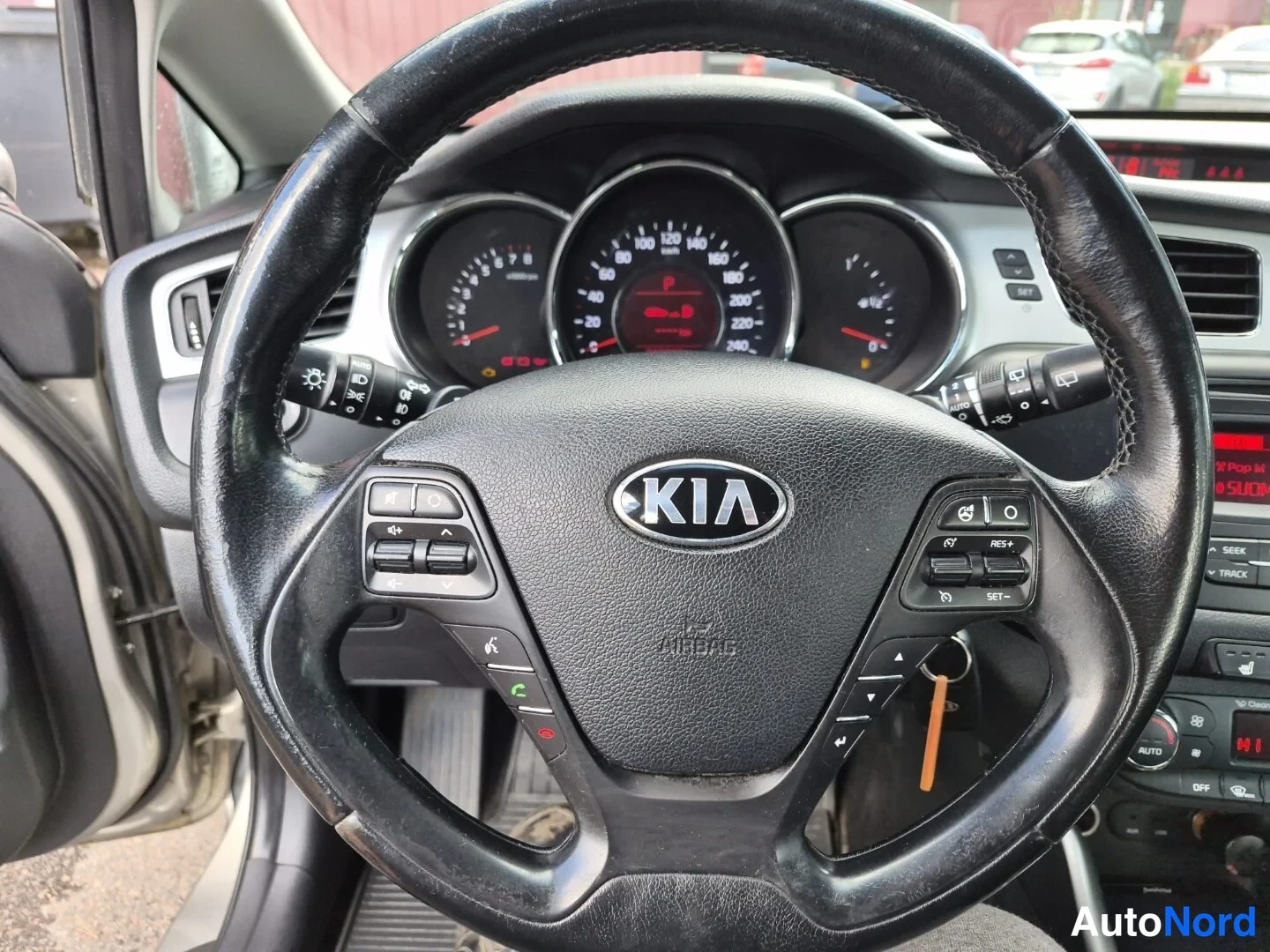 Beige Kia Ceed 2012, yksityiskohta, kuva 19