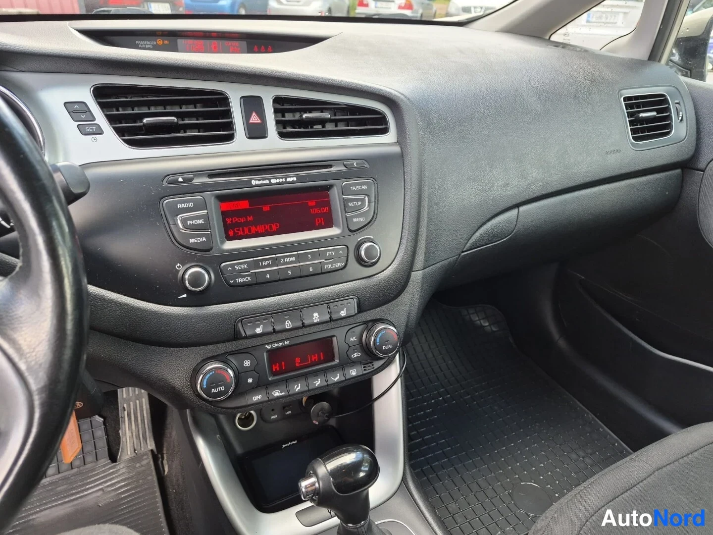 Beige Kia Ceed 2012, ohjaamo, kuva 9