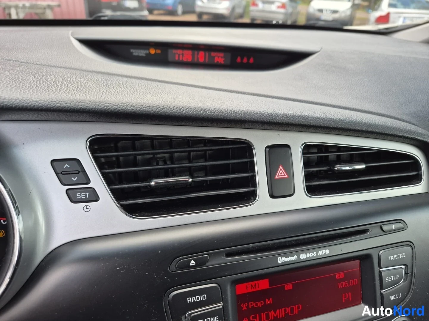 Beige Kia Ceed 2012, ohjaamo, kuva 12