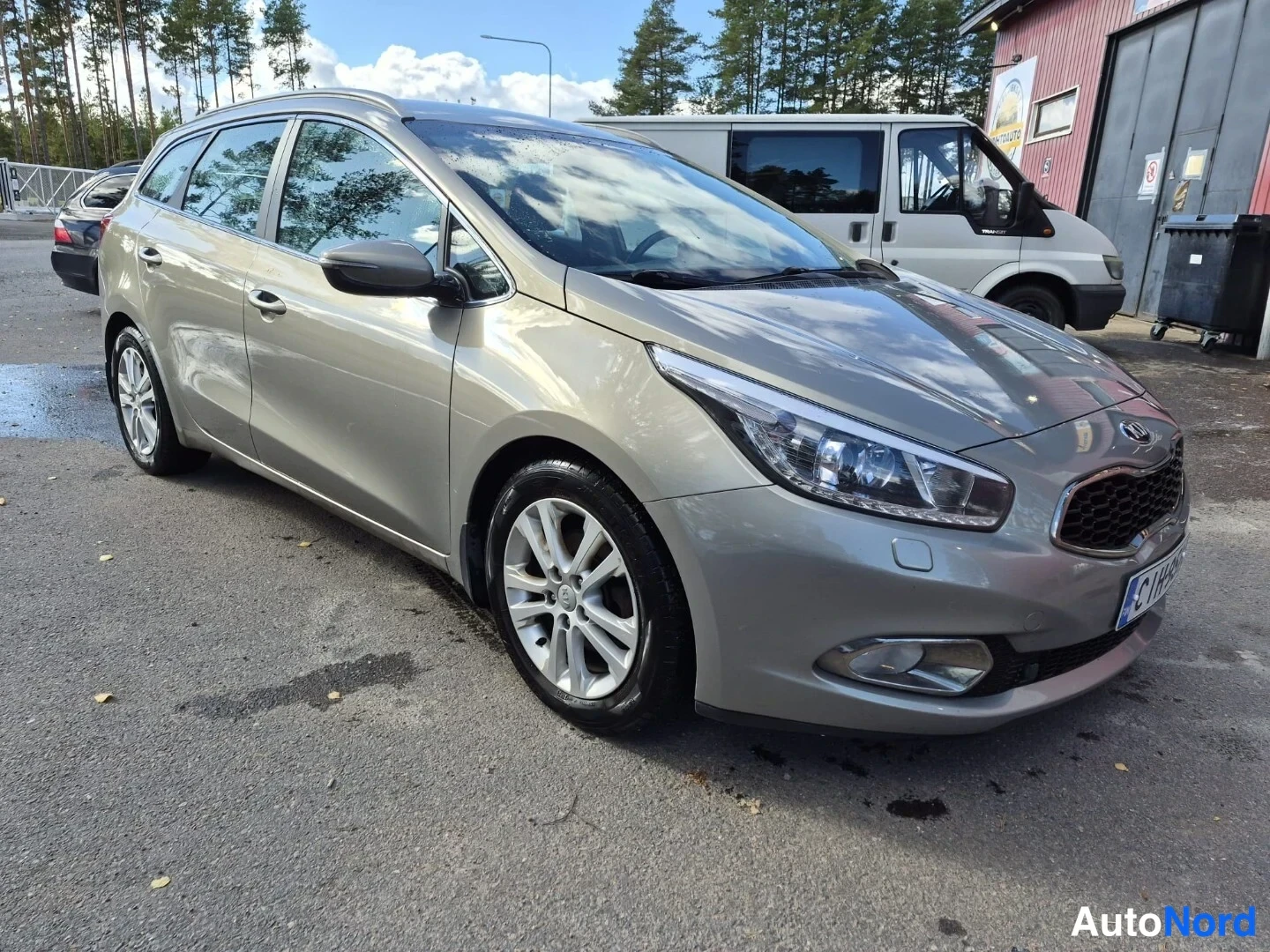 Beige Kia Ceed 2012, etuviisto, keula oikealle, kuva 3