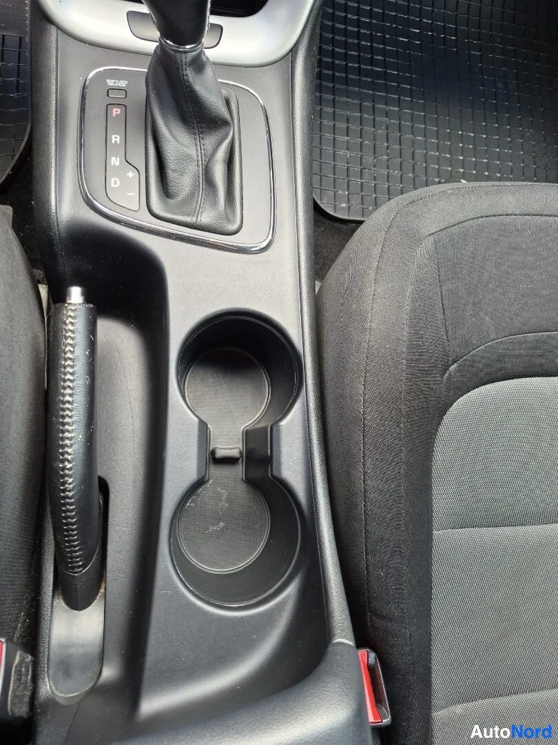 Beige Kia Ceed 2012, yksityiskohta, kuva 23