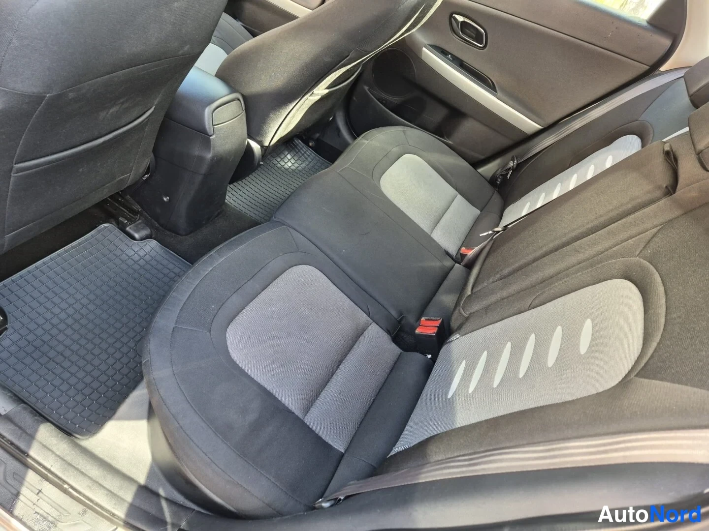Beige Kia Ceed 2012, takaistuimet, kuva 15