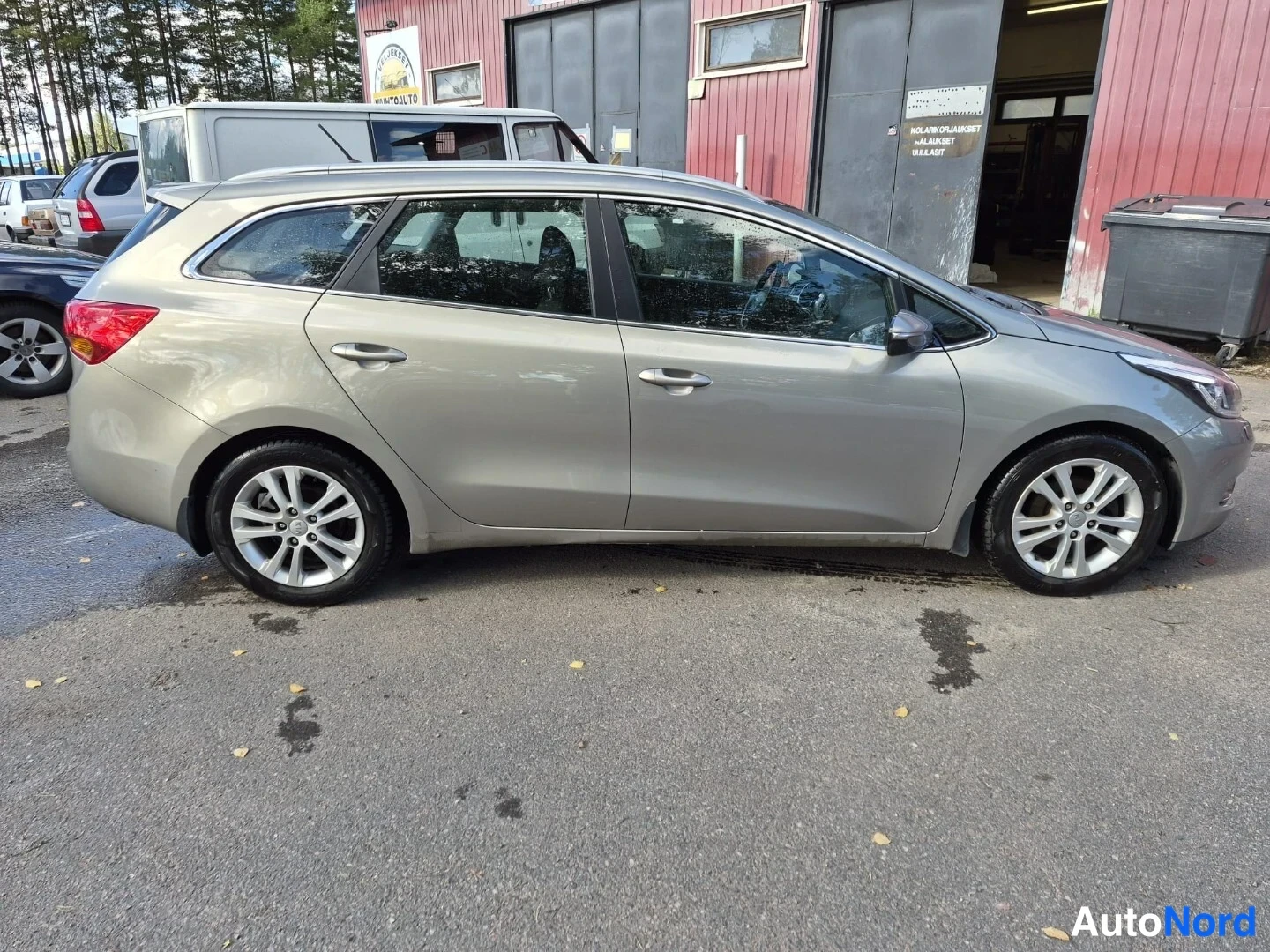 Beige Kia Ceed 2012, etuviisto, keula oikealle, kuva 4