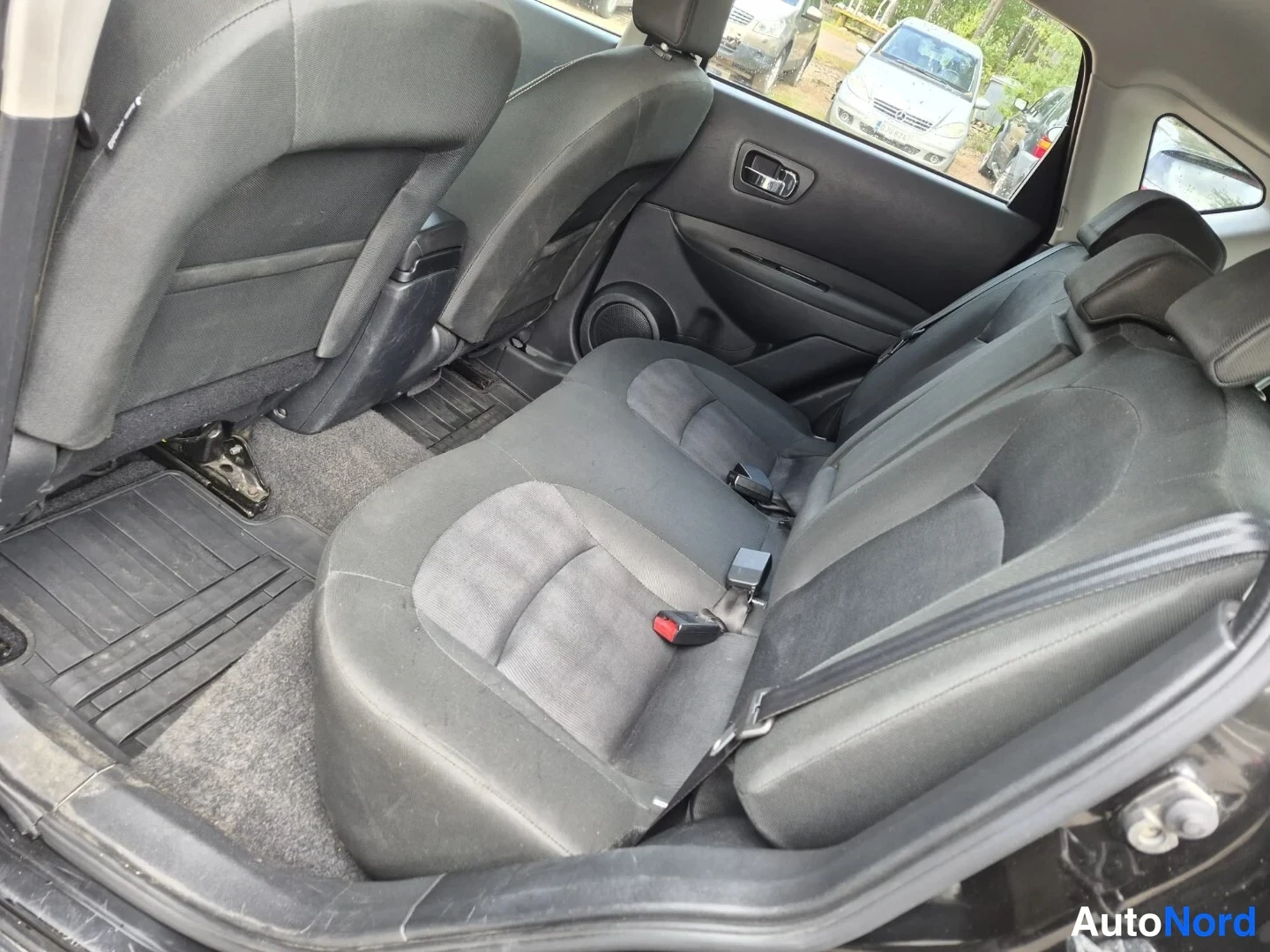 Musta Nissan Qashqai 2012, kuva 25