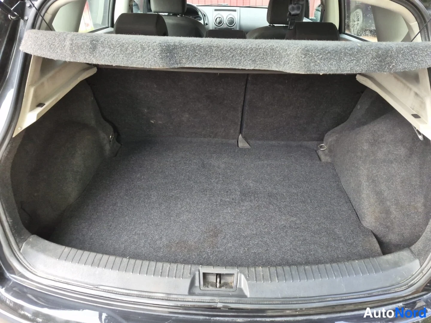 Musta Nissan Qashqai 2012, tavaratila, kuva 14