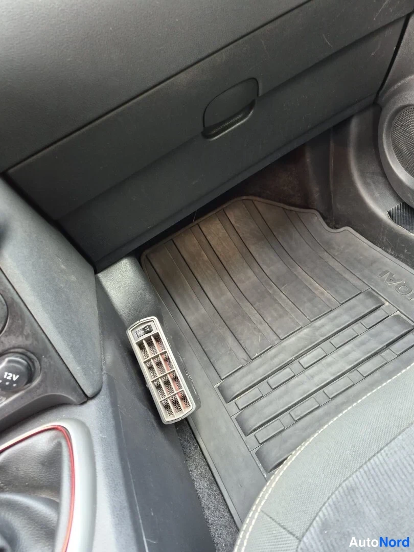 Musta Nissan Qashqai 2012, yksityiskohta, kuva 17