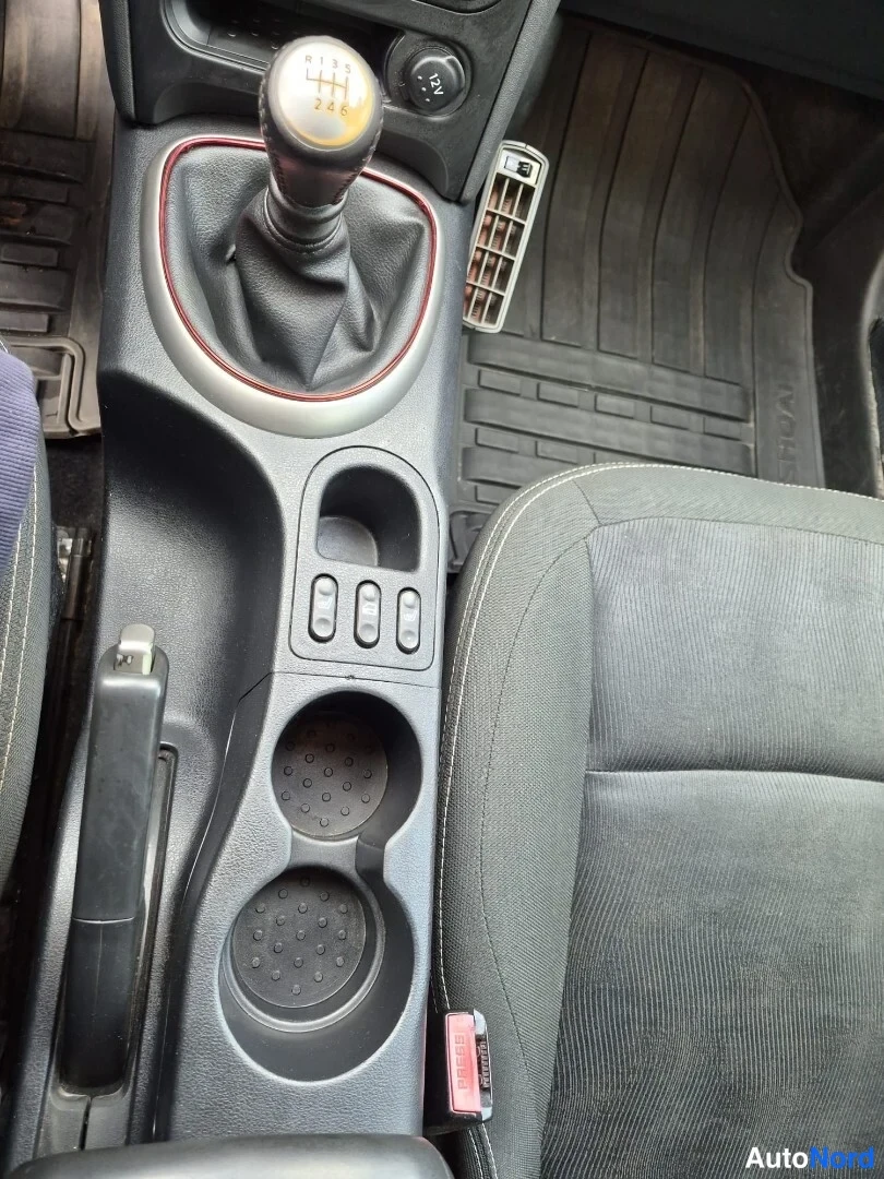 Musta Nissan Qashqai 2012, yksityiskohta, kuva 18