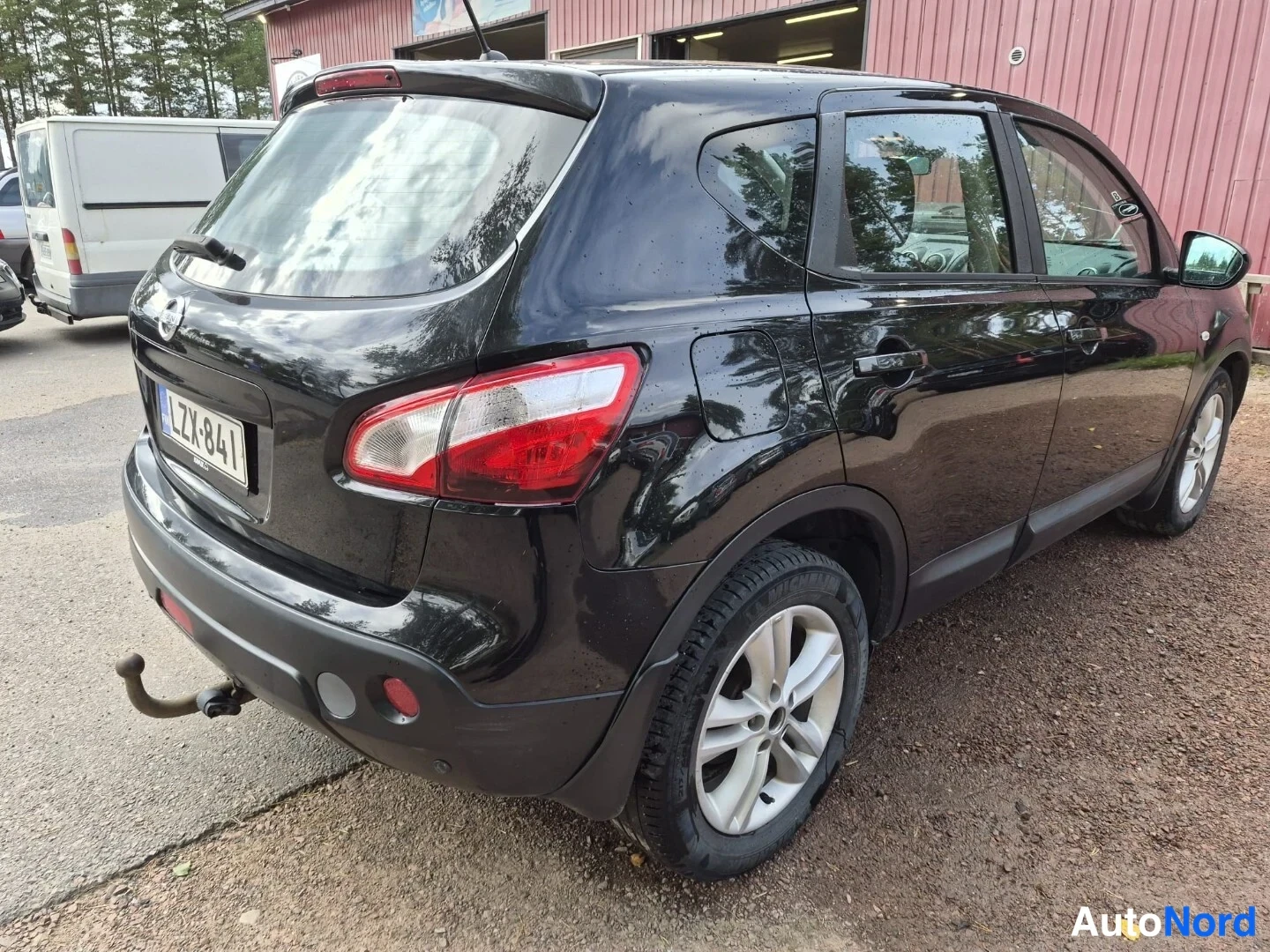 Musta Nissan Qashqai 2012, takaviisto, kuva 6