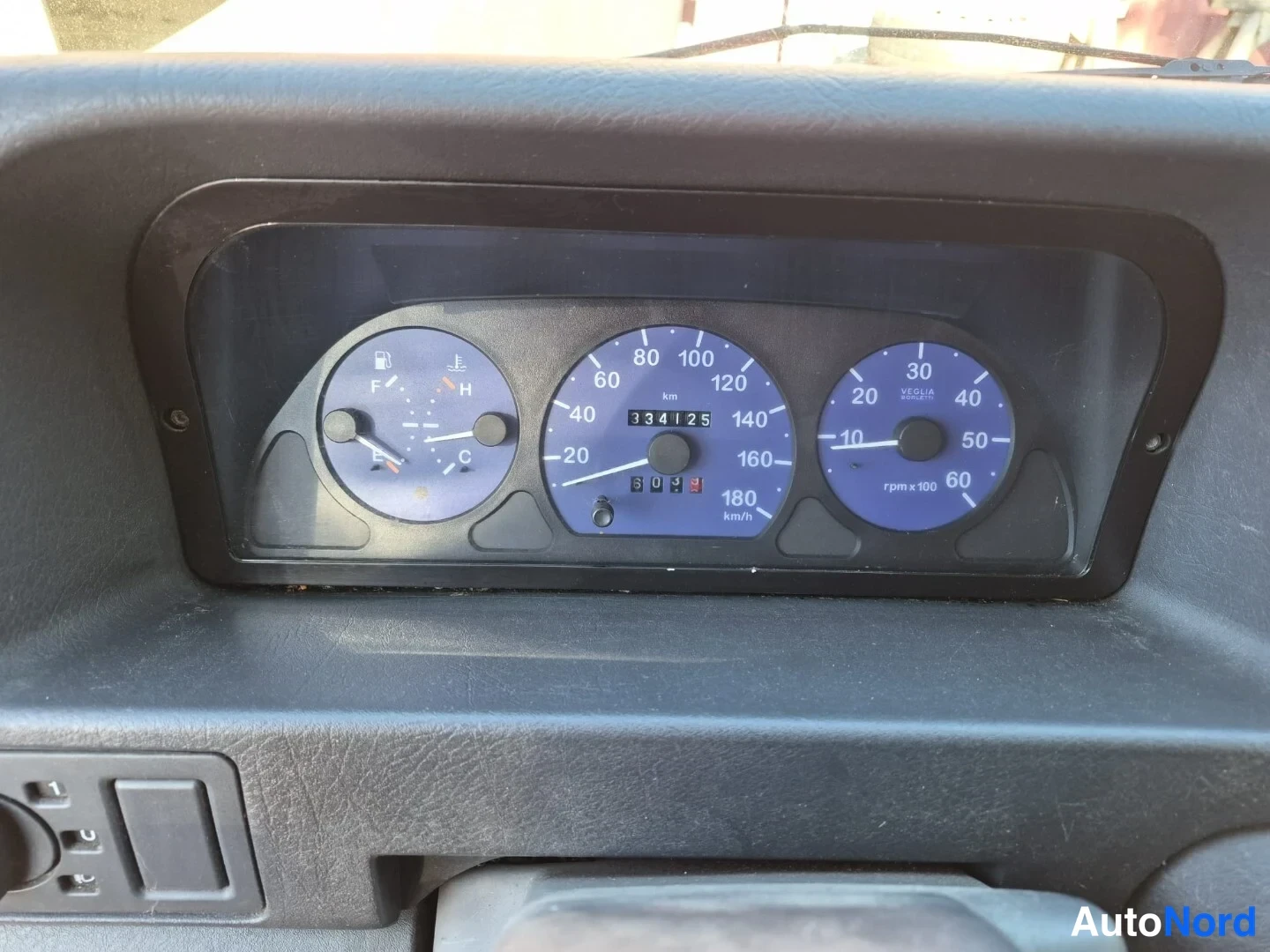 Punainen Fiat Ducato 2000, yksityiskohta, kuva 25