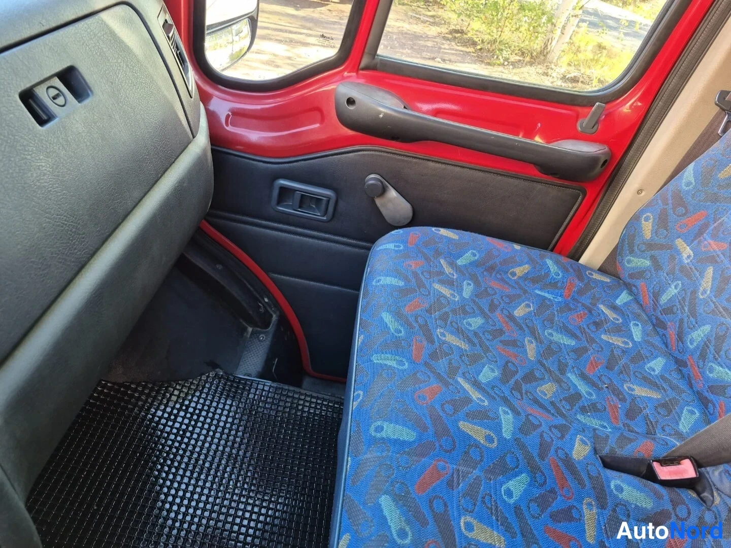 Punainen Fiat Ducato 2000, etuistuimet, kuva 16